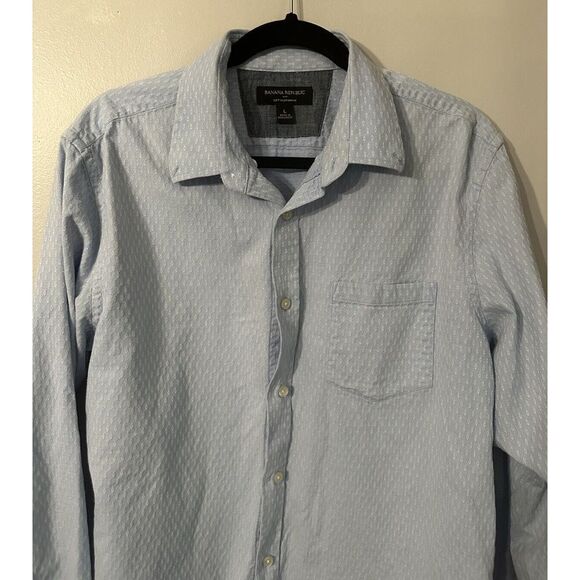Banana Republic Other - Banana Republic Light Blue Wht Design Button Down Shirt Size L Long Sleeve